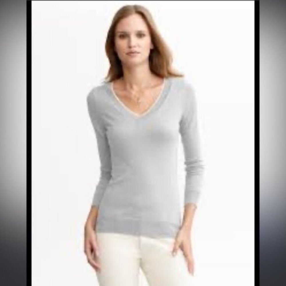 ATMOSPHERE Vneck grey sweater | Size 4